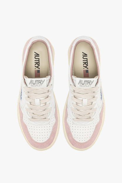 Sneaker Medalist in White/Powder Suede Autry