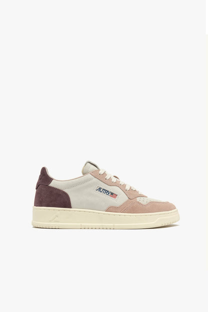 Sneaker Medalist Low in Powder/Ebony Autry