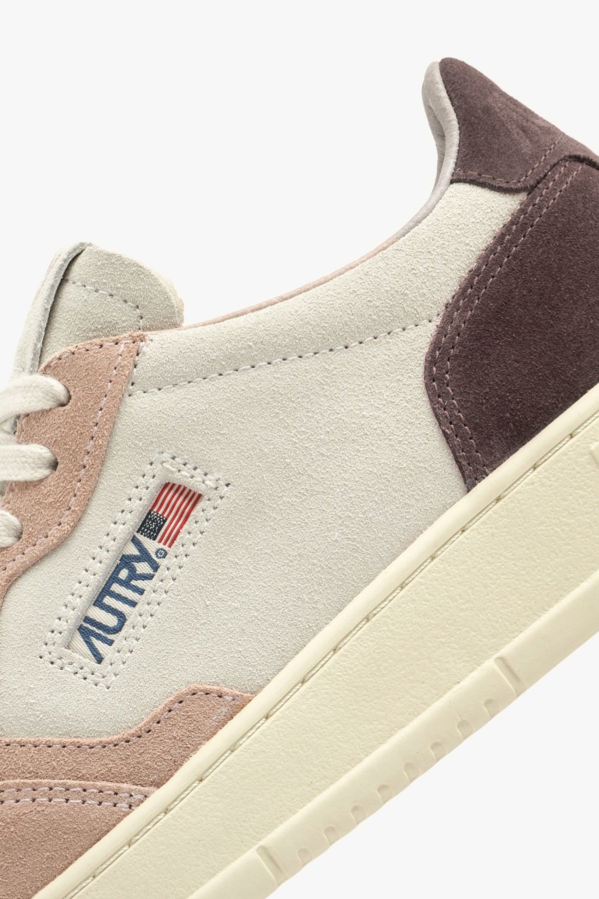 Sneaker Medalist Low in Powder/Ebony Autry