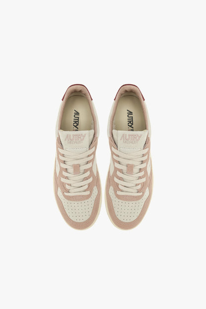 Sneaker Medalist Low in Powder/Ebony Autry