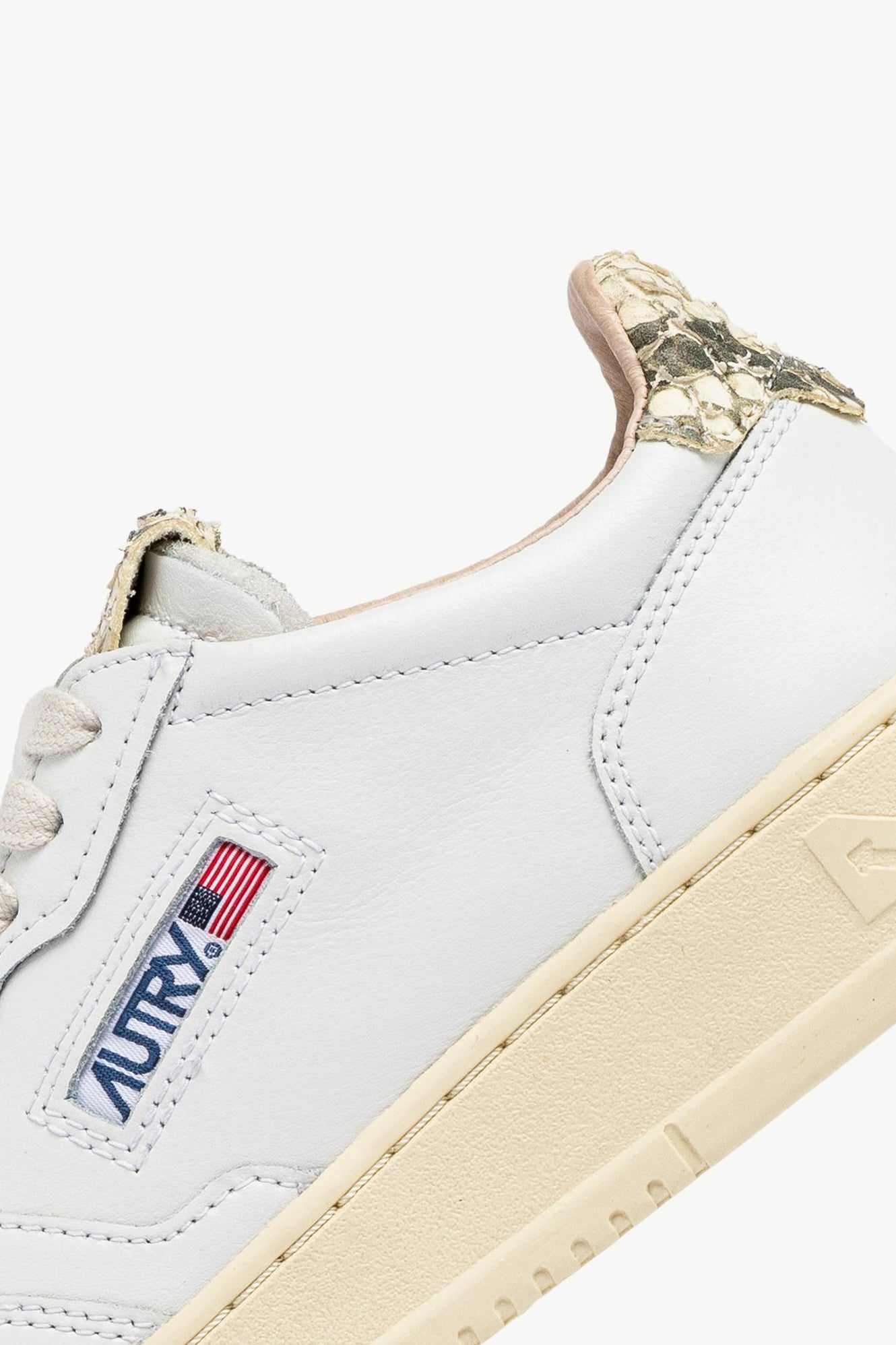 Sneaker Medalist Low in Virgin/Diamond Autry
