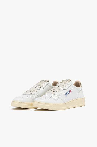 Sneaker Medalist Low in Virgin/Diamond Autry
