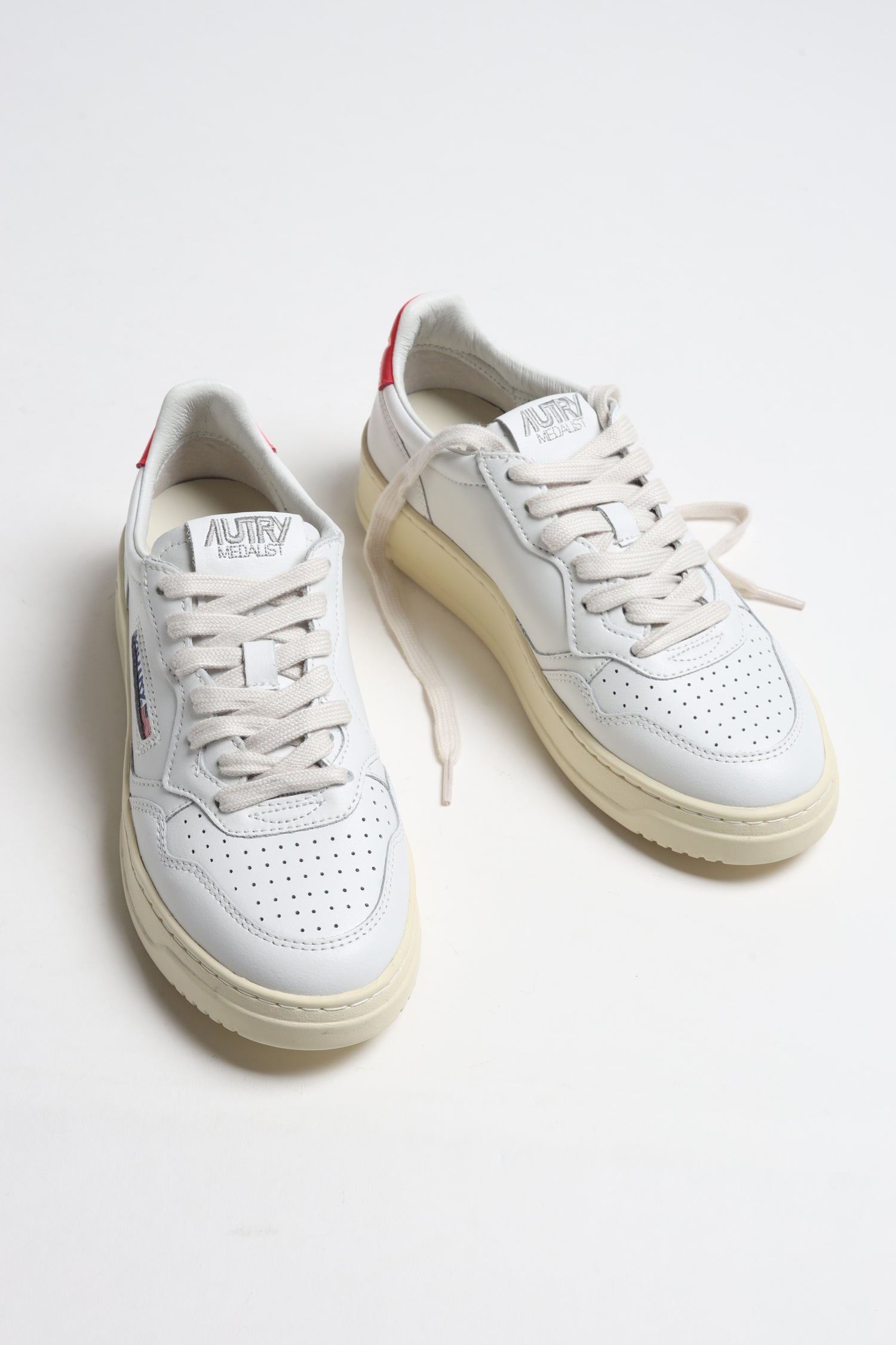 Sneaker Medalist Low in Weiß/Rot Autry