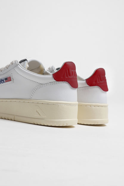 Sneaker Medalist Low in Weiß/Rot Autry