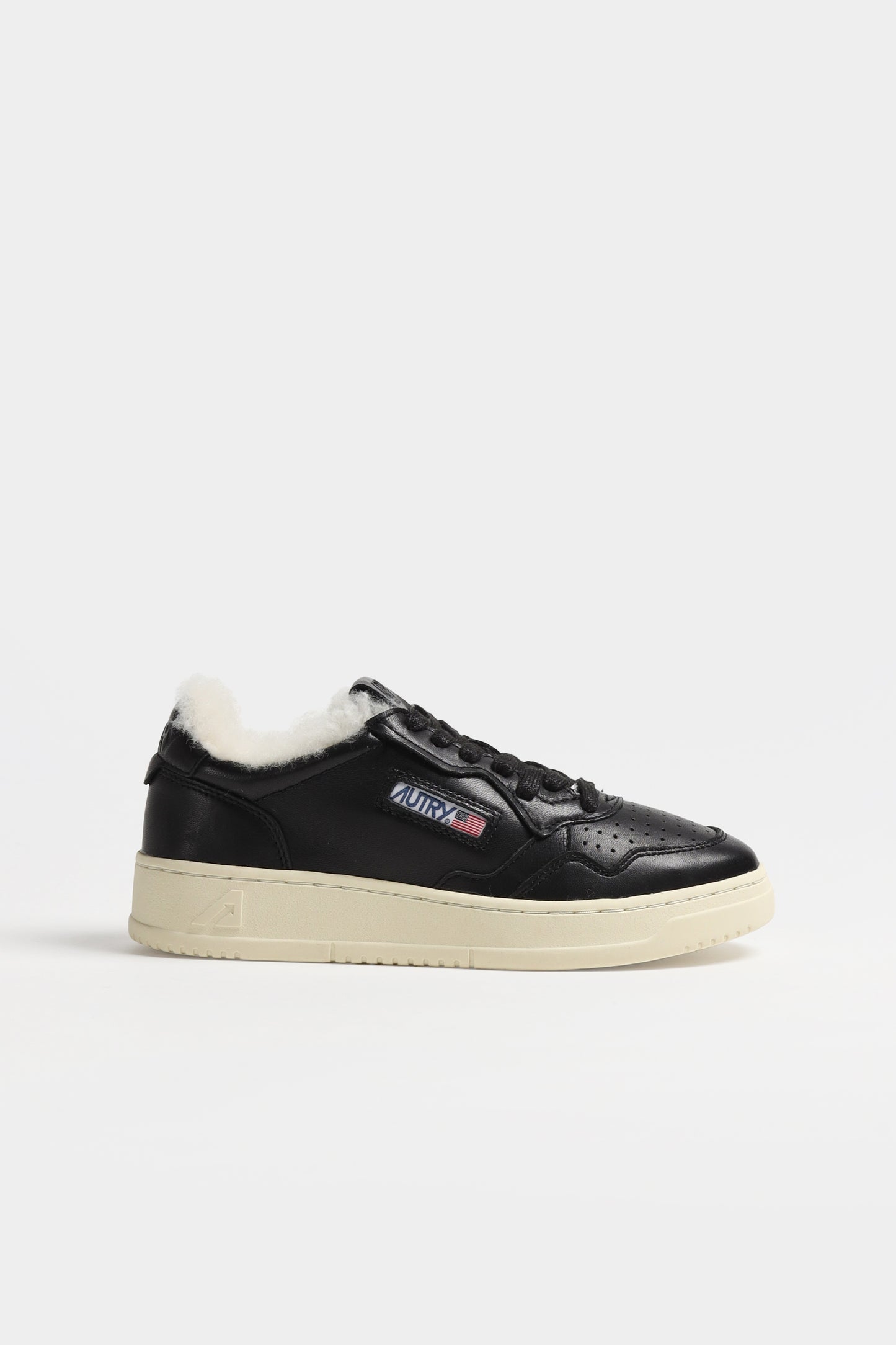 Sneaker Medalist Shearling in Black/White Autry