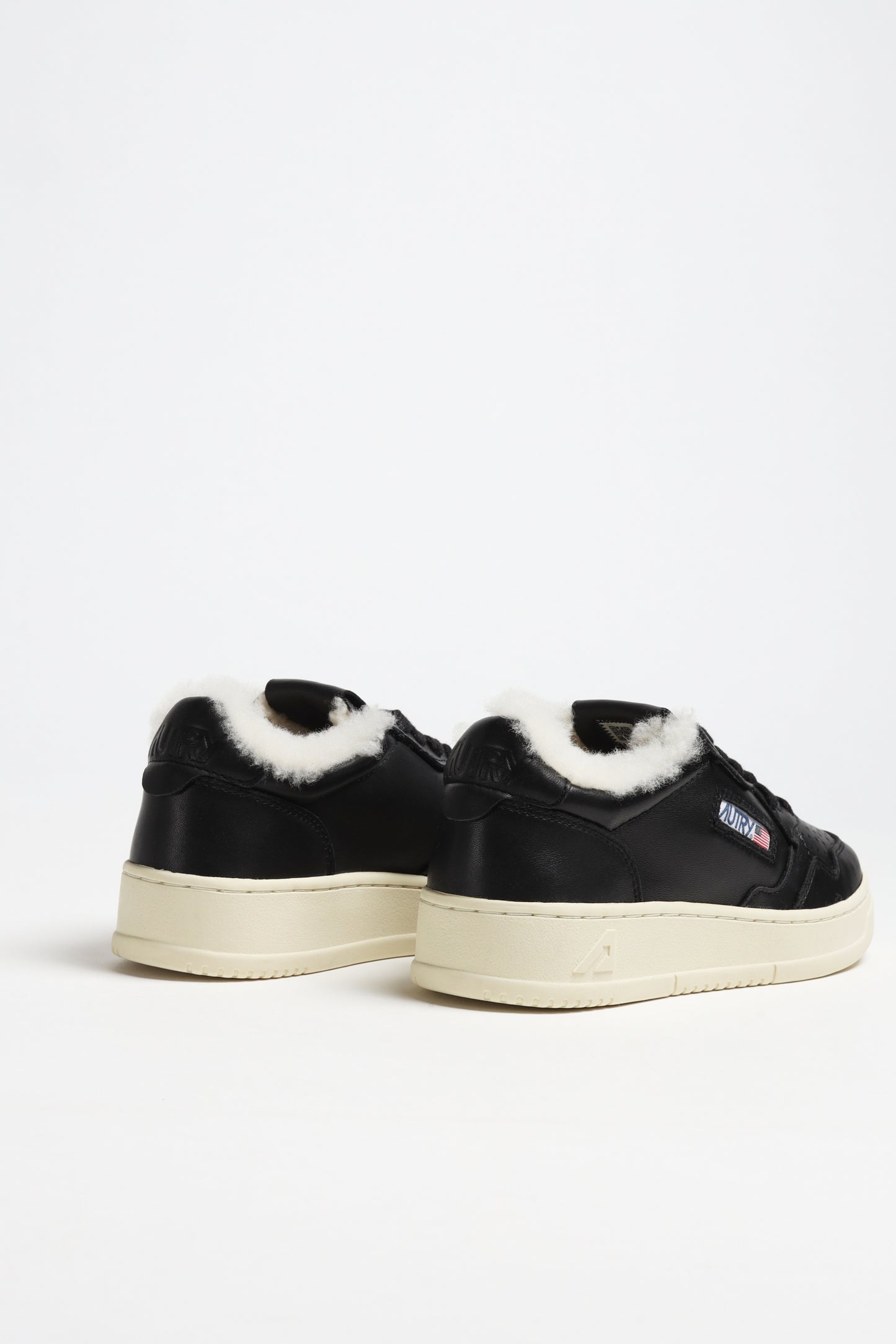 Sneaker Medalist Shearling in Black/White Autry