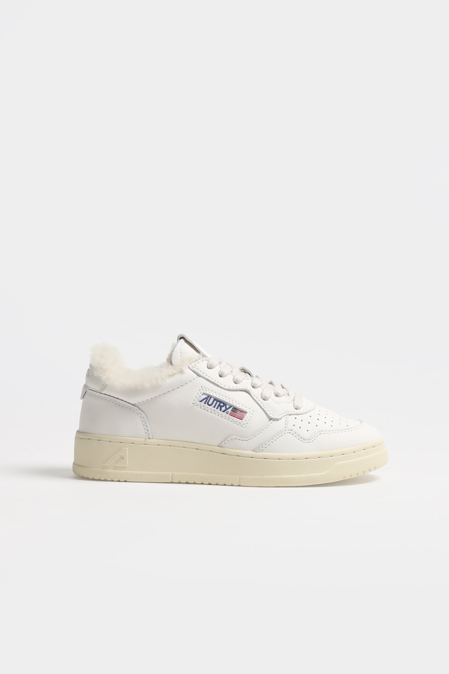 Sneaker Medalist Shearling in White Autry