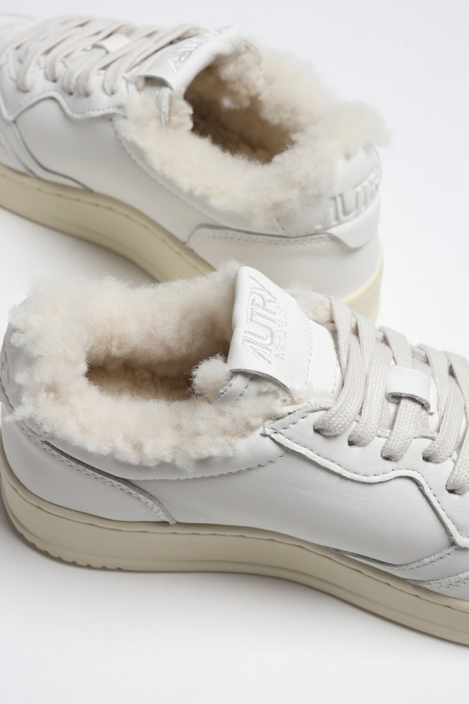 Sneaker Medalist Shearling in White Autry