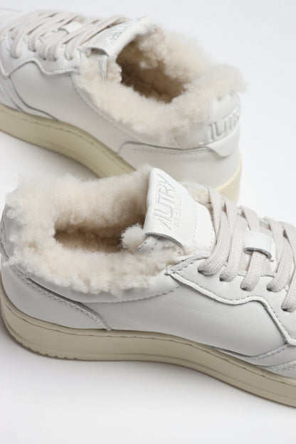 Sneaker Medalist Shearling in White Autry