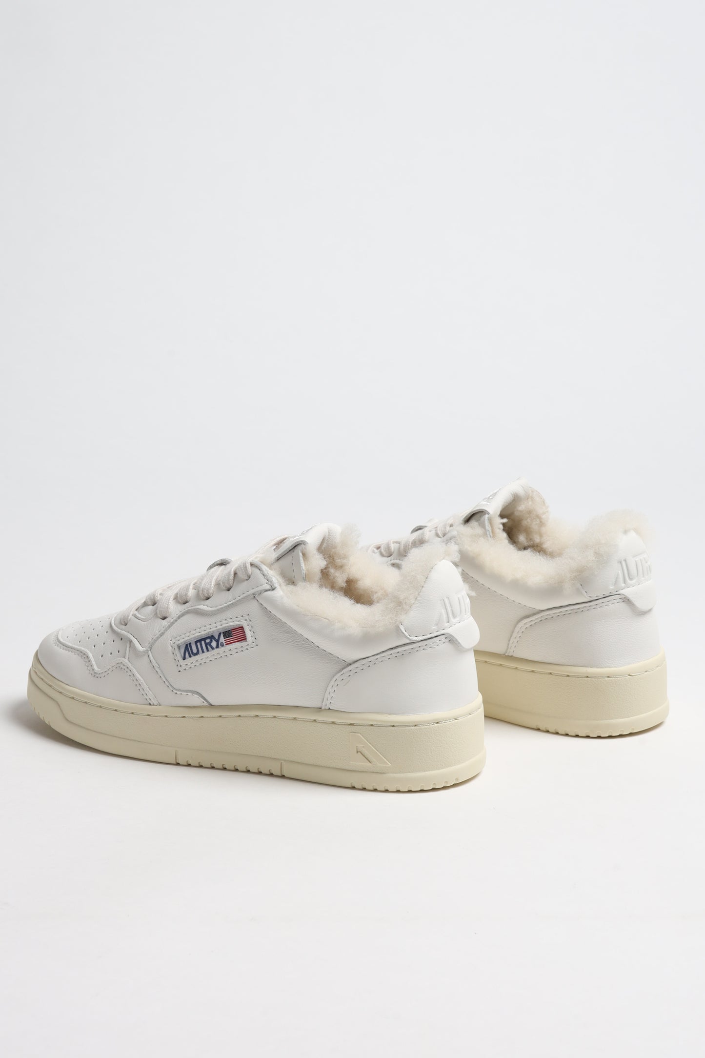 Sneaker Medalist Shearling in White Autry