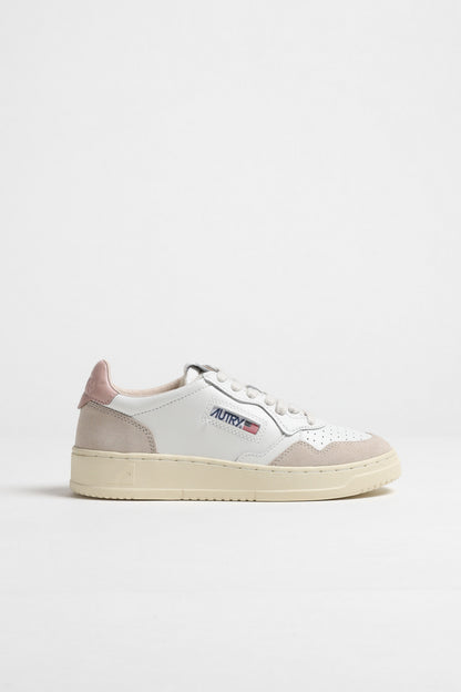 Sneaker Medalist Suede in Weiß/Powder Autry
