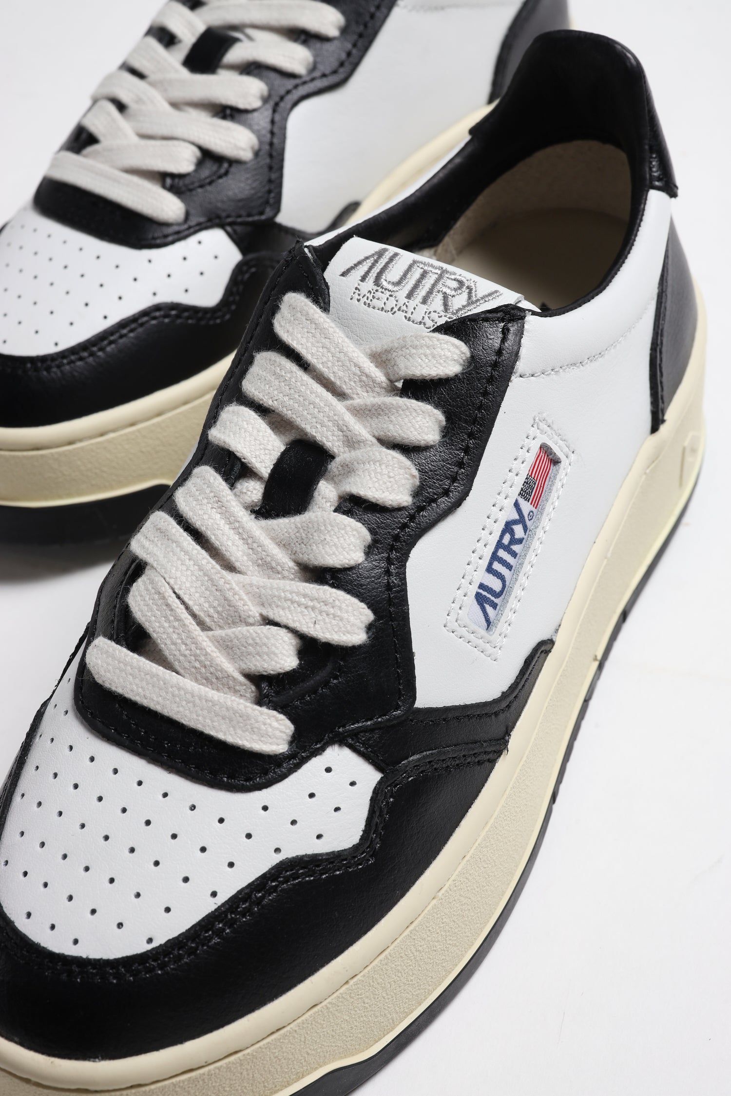 Sneaker Platform in Weiß/Schwarz Autry