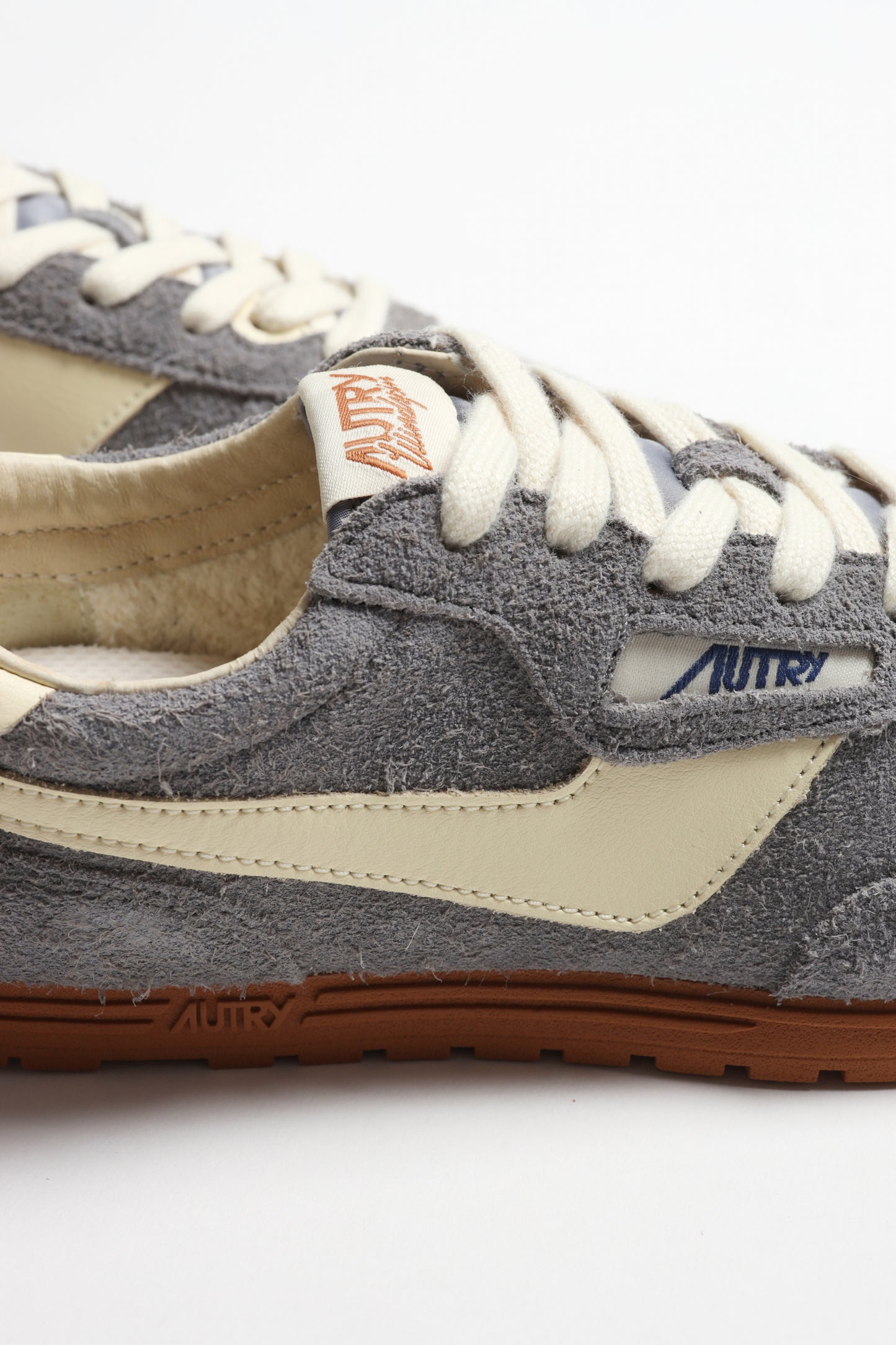 Windspin Sneakers in Seal/Rutabaga