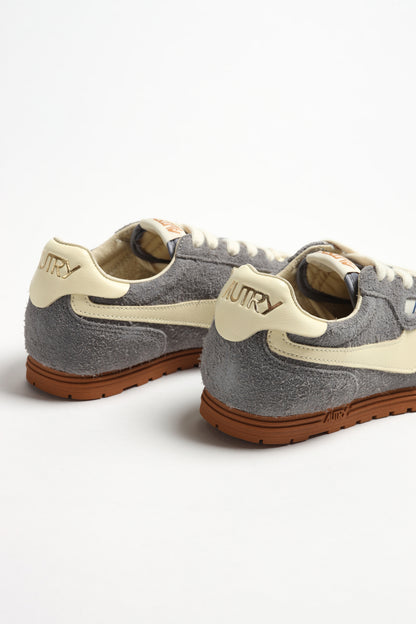 Windspin Sneakers in Seal/Rutabaga