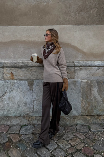 Cloud gloves in cognac