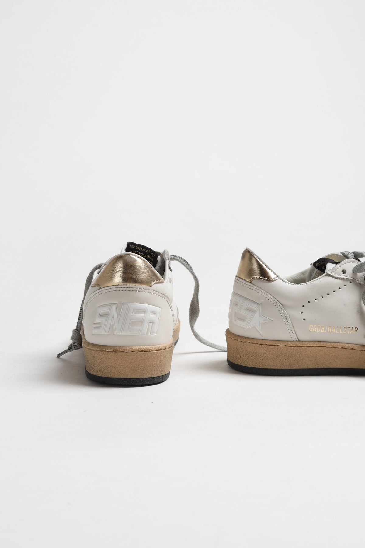 Sneaker Ballstar in Milk/Gold Golden Goose