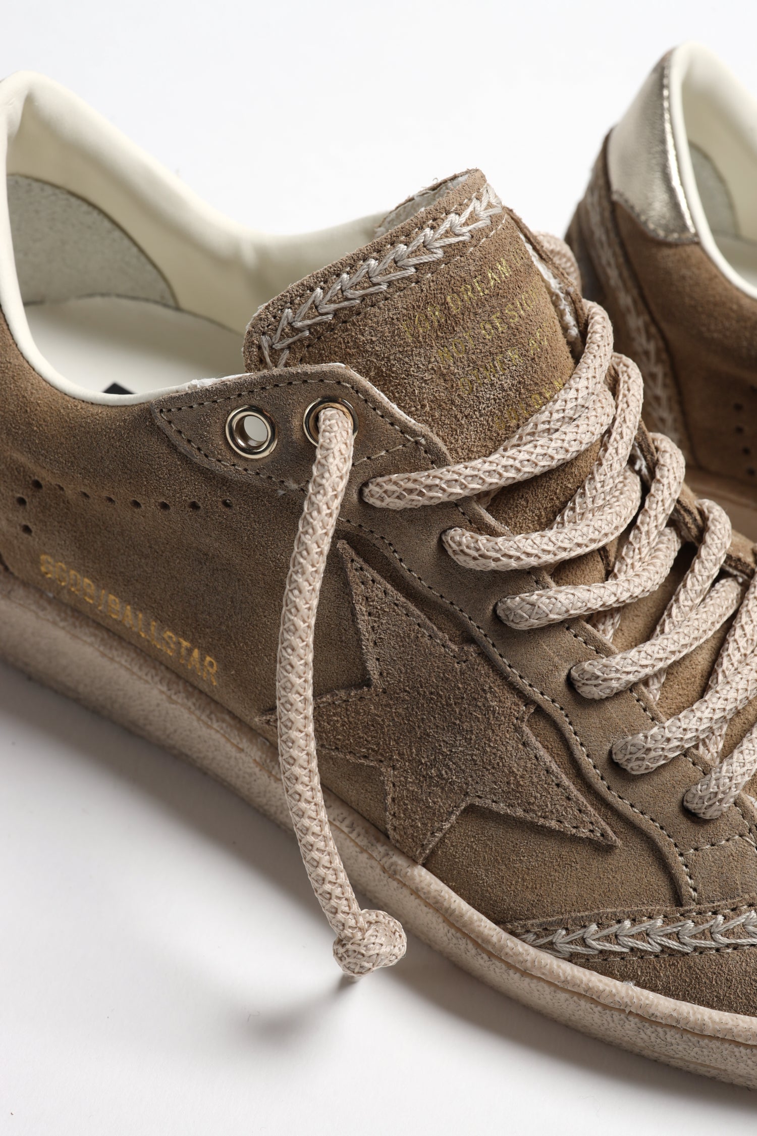 Sneaker Ball Star in Tobacco/Gold Golden Goose