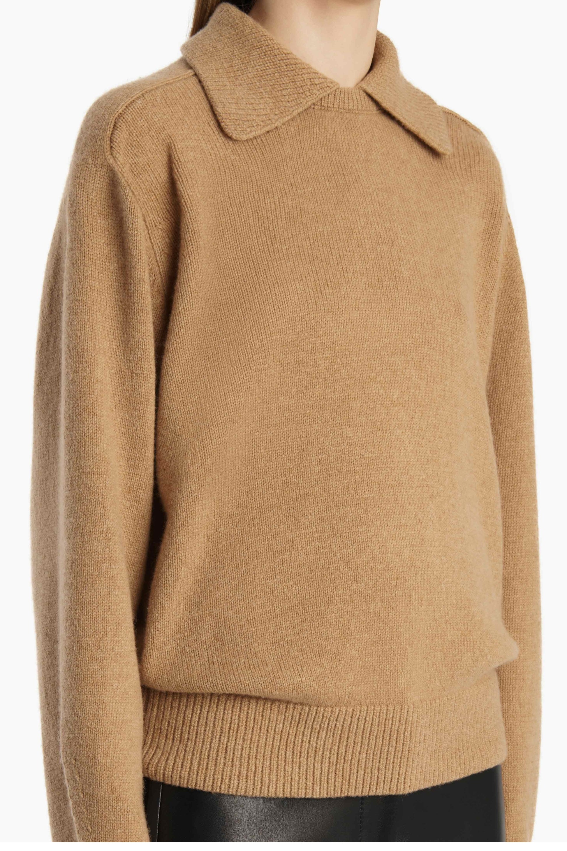 Pullover Jackson in Camel Khaite