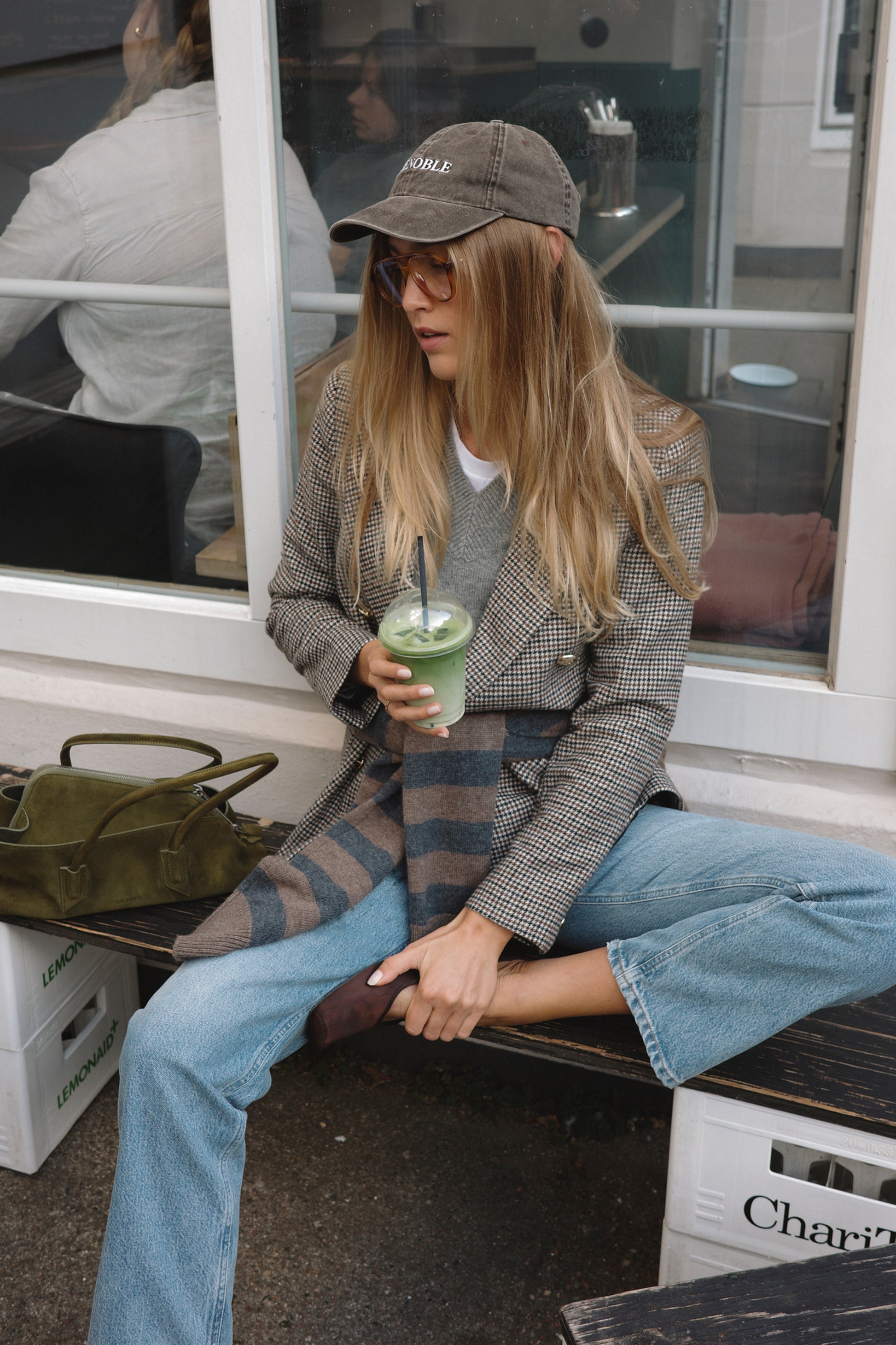 Cap Grenoble in GrauLadneri - Anita Hass