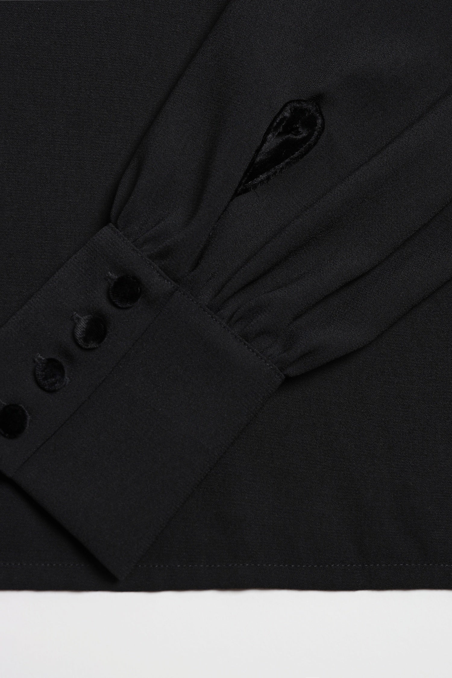Bluse Sila in Schwarz Ladneri