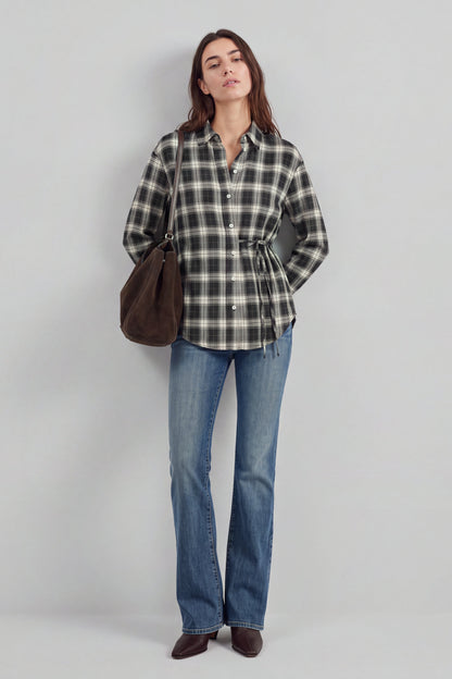 Bluse Vita in Black Check Ladneri – Model ist 1,78 m groß und trägt Gr. S
