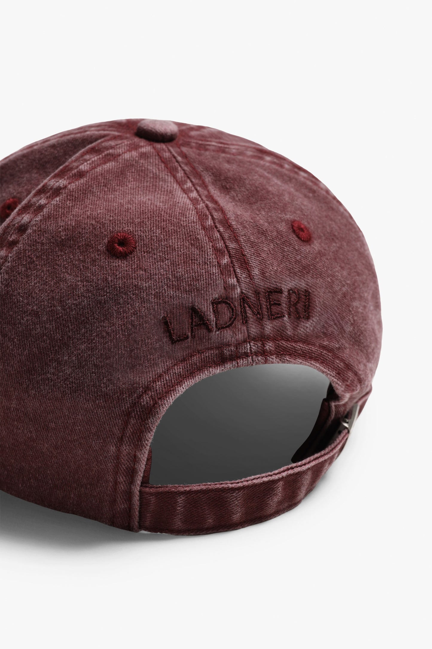 Cap Snake in Washed Bordeaux Ladneri