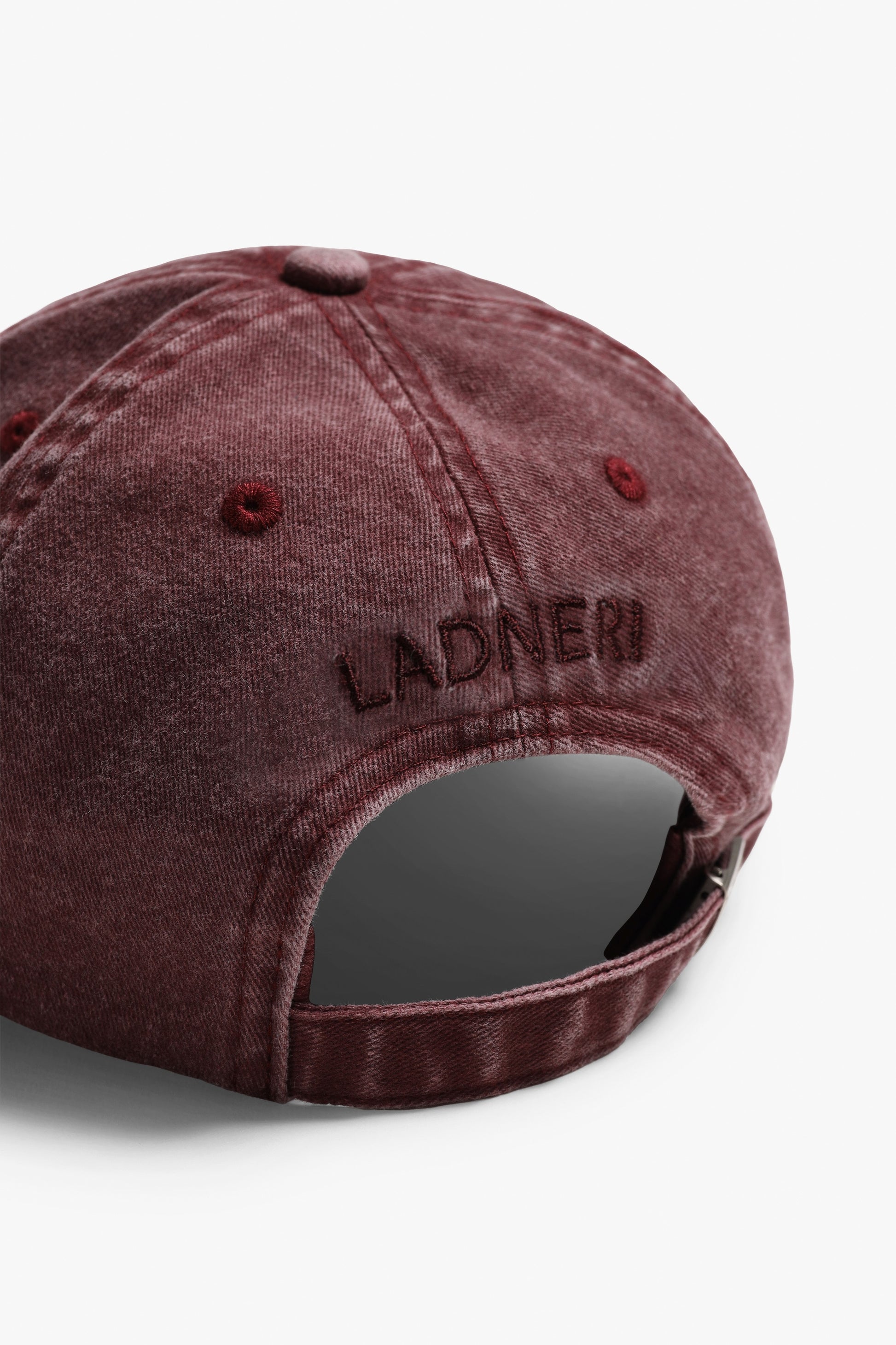 Cap Snake in Washed Bordeaux Ladneri
