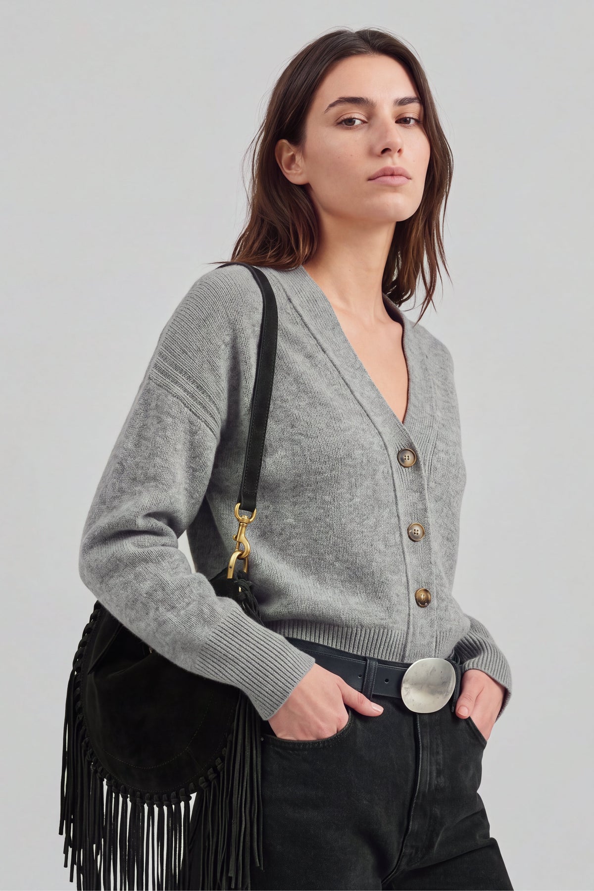 Cardigan Luce in Knitted Stone Ladneri – Model ist 1,78 m groß und trägt Gr. S