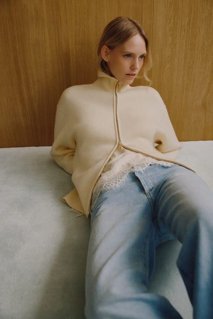 Cardigan Melua in Butter Yellow Ladneri