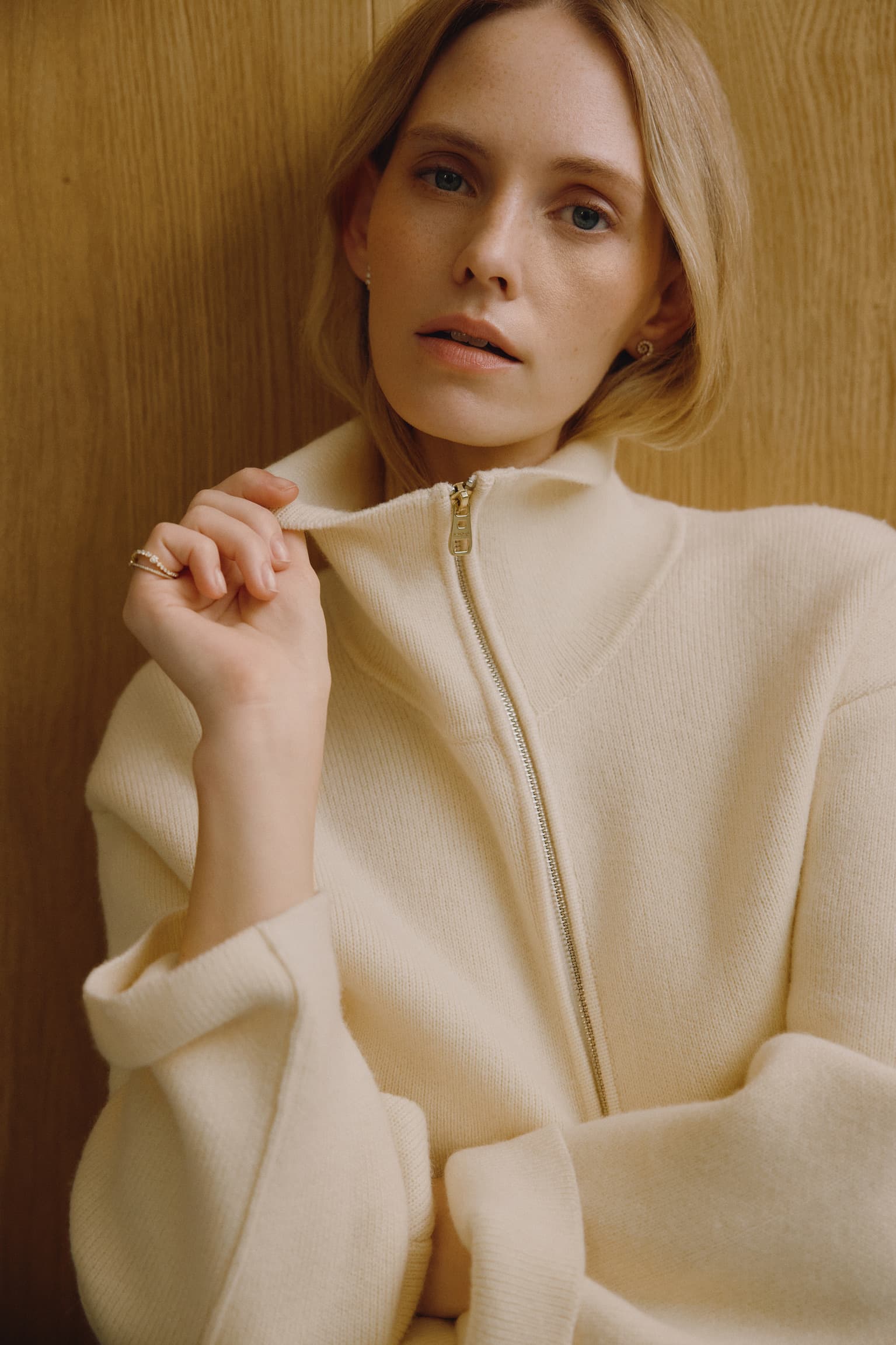 Cardigan Melua in Butter Yellow Ladneri