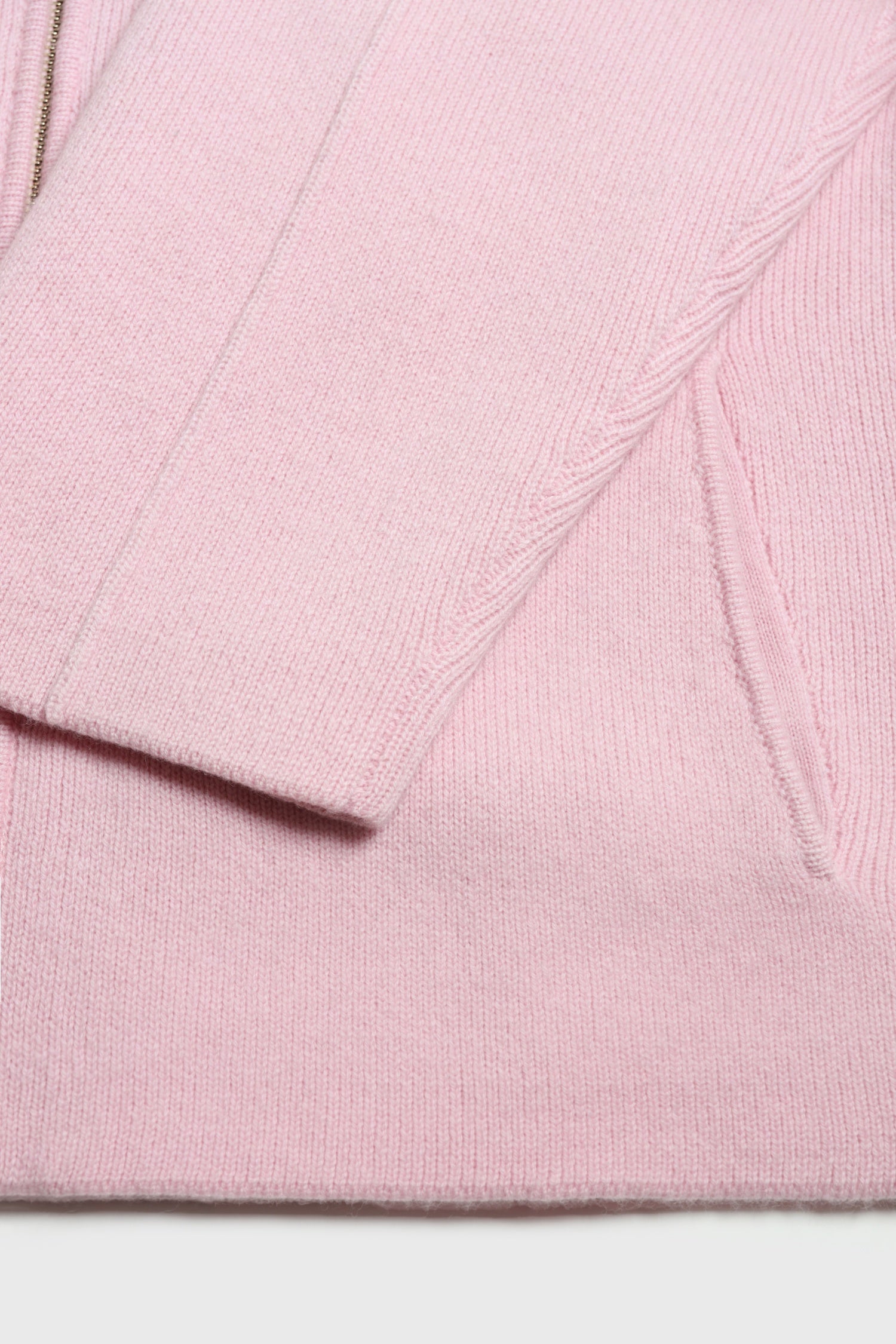 Cardigan Melua in Winter Rose Ladneri