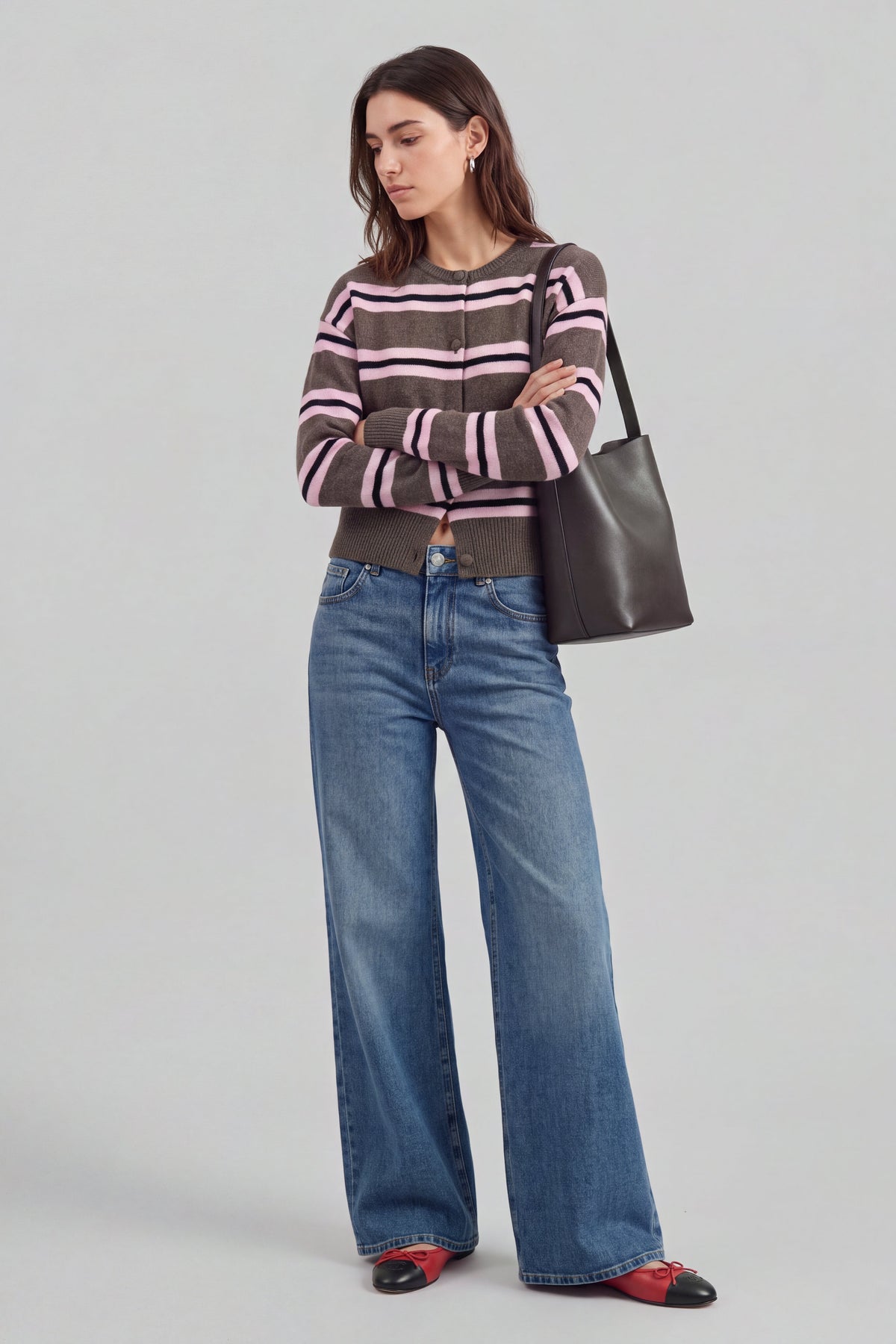 Cardigan Noemi in Pink Striped Ladneri – Model ist 1,78 m groß und trägt Gr. S