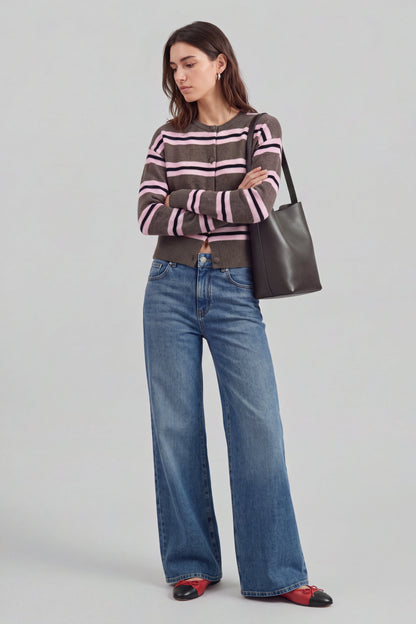 Cardigan Noemi in Pink Striped Ladneri – Model ist 1,78 m groß und trägt Gr. S