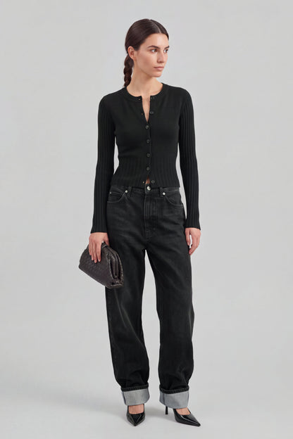 Cardigan Samine in Schwarz Ladneri – Model ist 1,78 m groß und trägt Gr. S