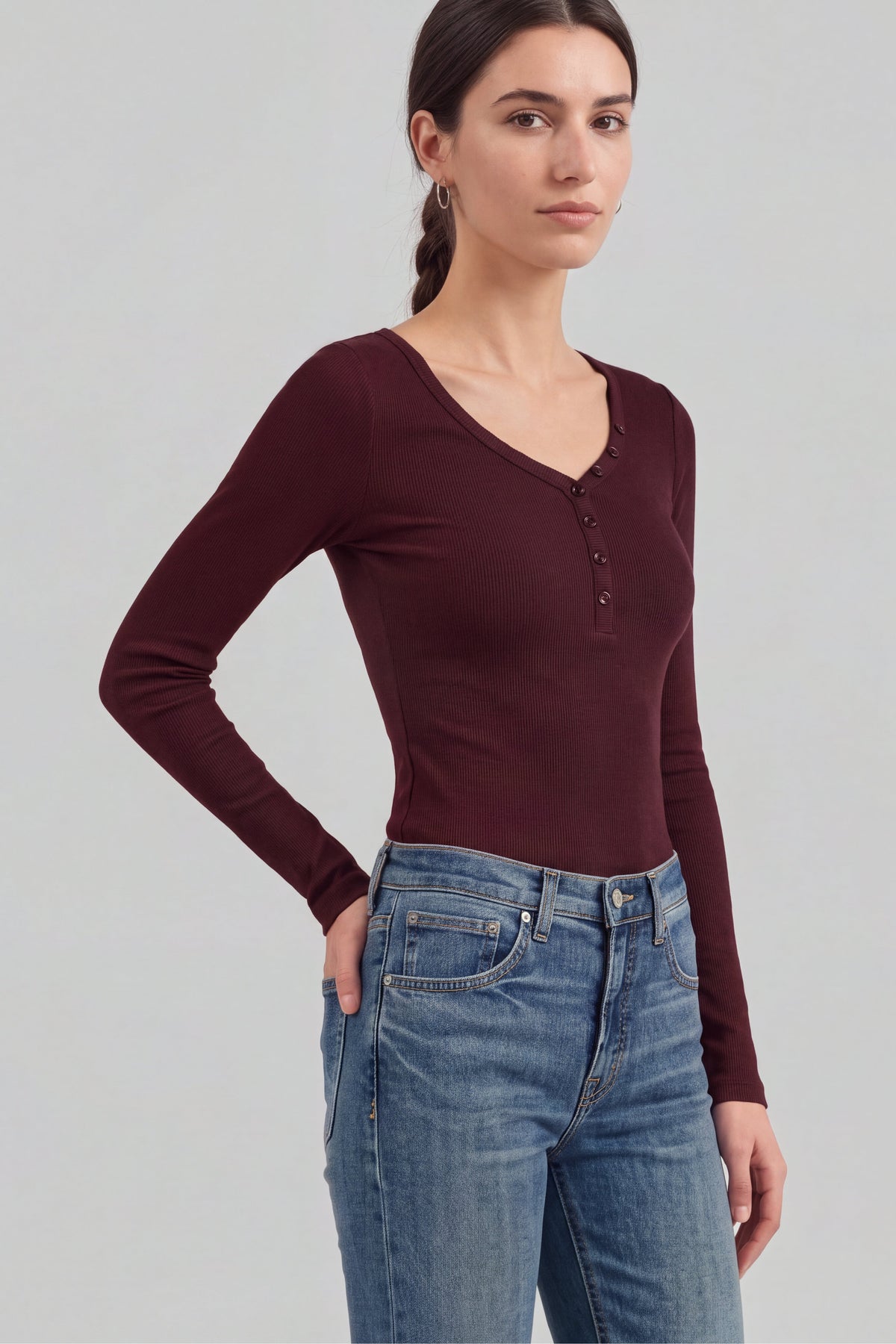 Greta Set in Dunkelbraun/Graphite/Winetasting Ladneri – Model ist 1,78 m groß und trägt Gr. S
