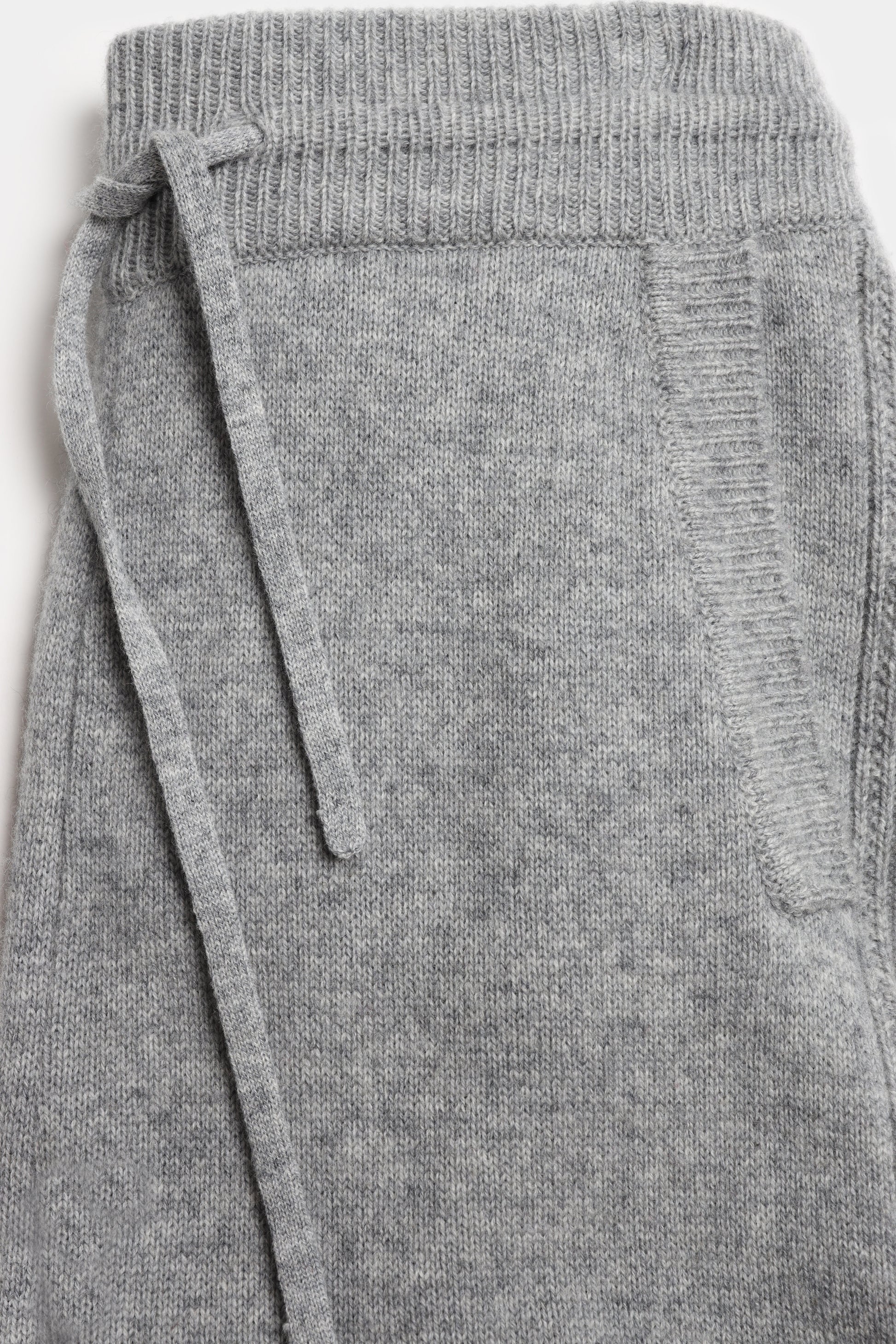 Hose Lill in Knitted Stone Ladneri