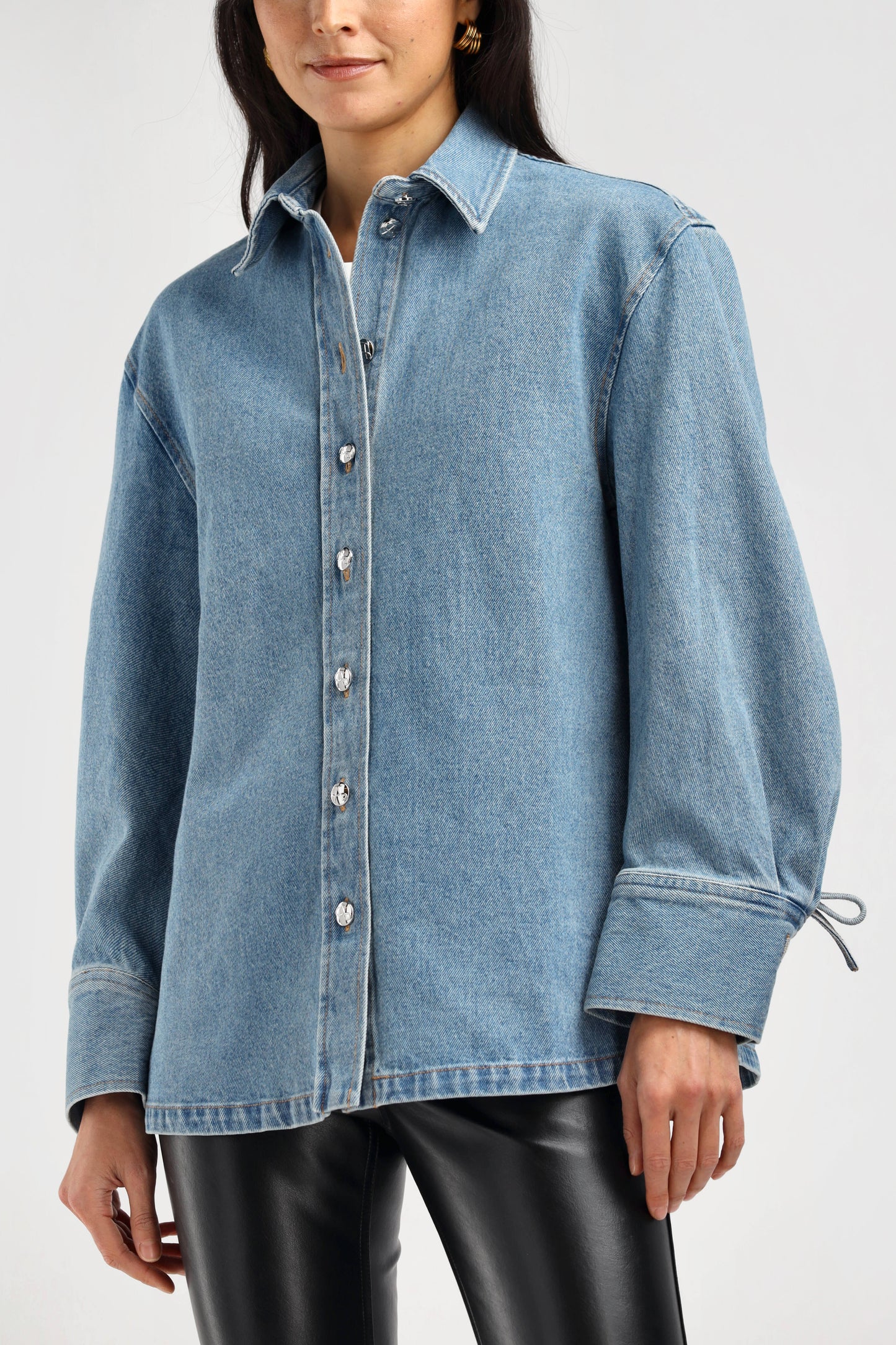 Camisa vaquera Bonnie en azul claro de Ladneri - Anita Hass