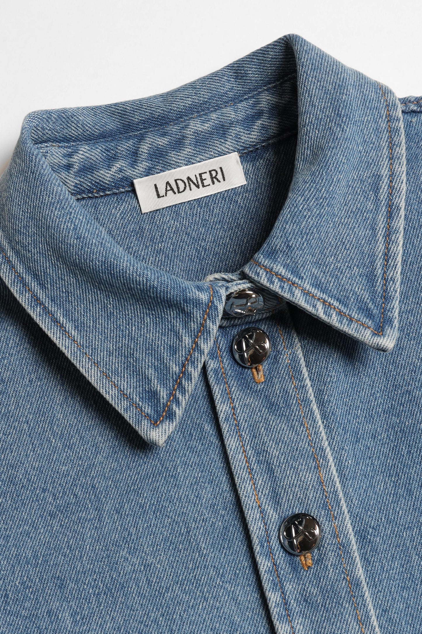 Camisa vaquera Bonnie en azul claro de Ladneri - Anita Hass