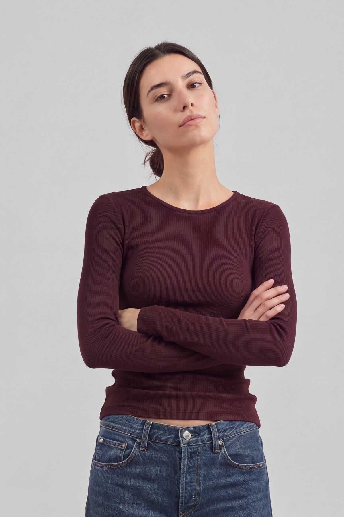 Line Set in Dunkelbraun/Graphite/Winetasting Ladneri – Model ist 1,78 m groß und trägt Gr. S