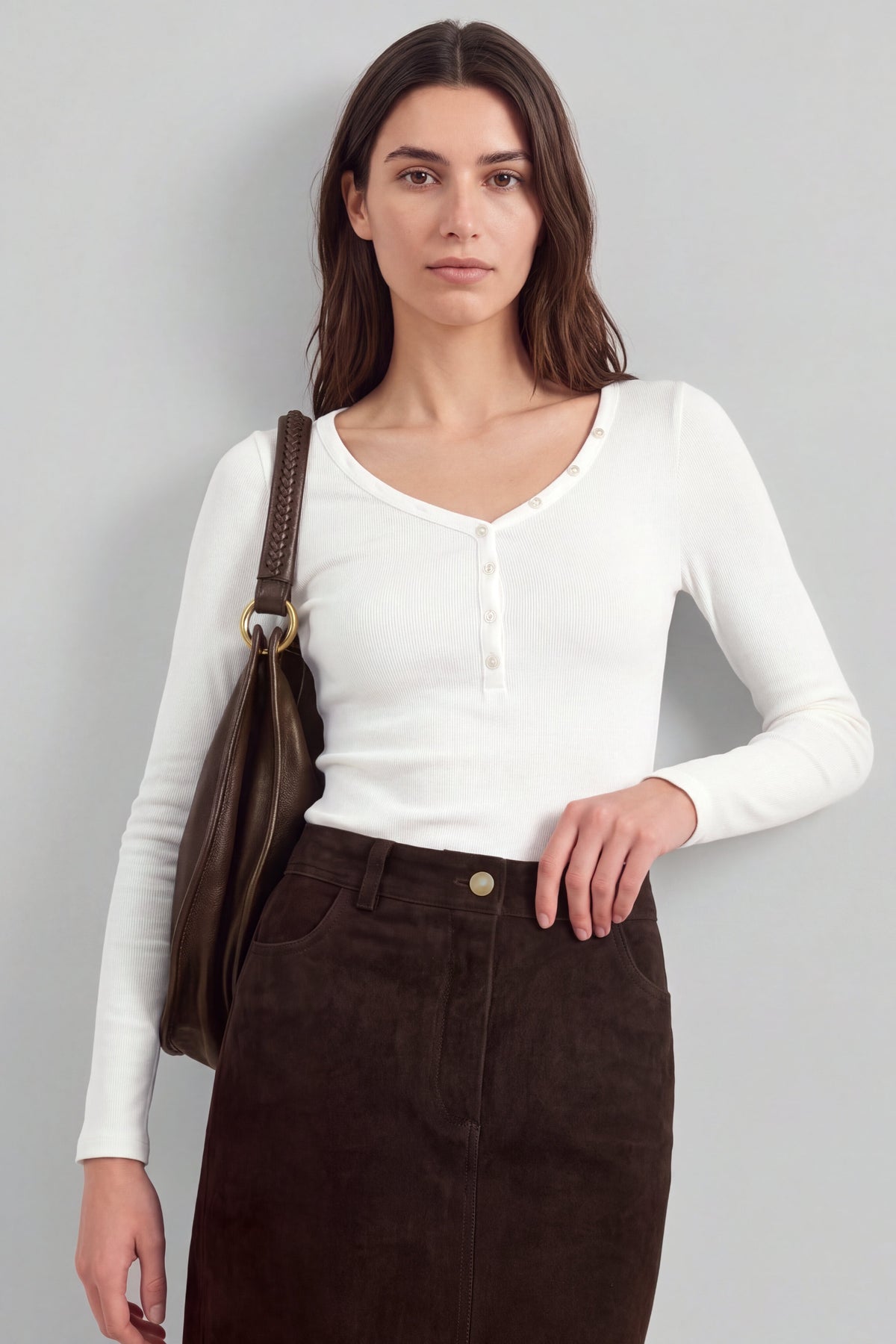Longsleeve Greta in Weiß Ladneri – Model ist 1,78 m groß und trägt Gr. S