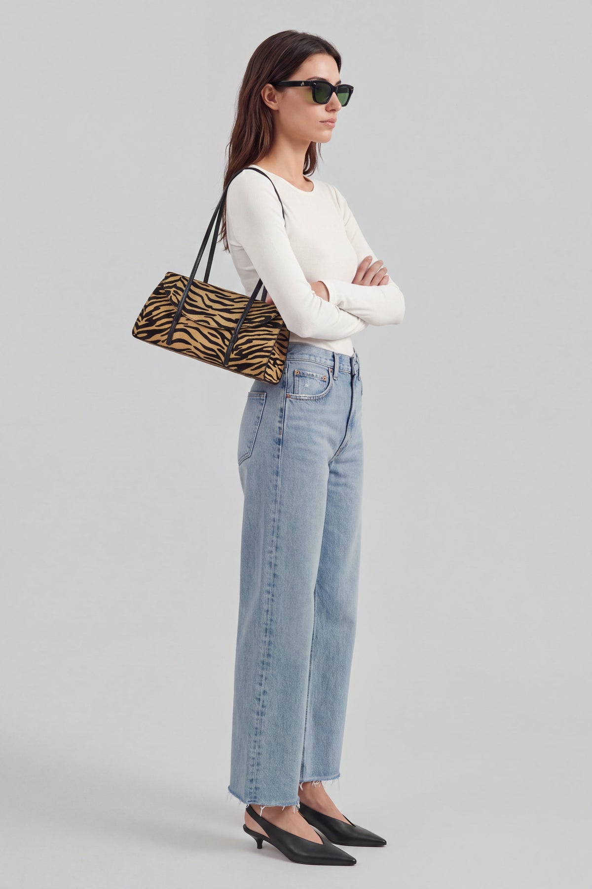 Longsleeve Line in Weiß Ladneri – Model ist 1,78 m groß und trägt Gr. S