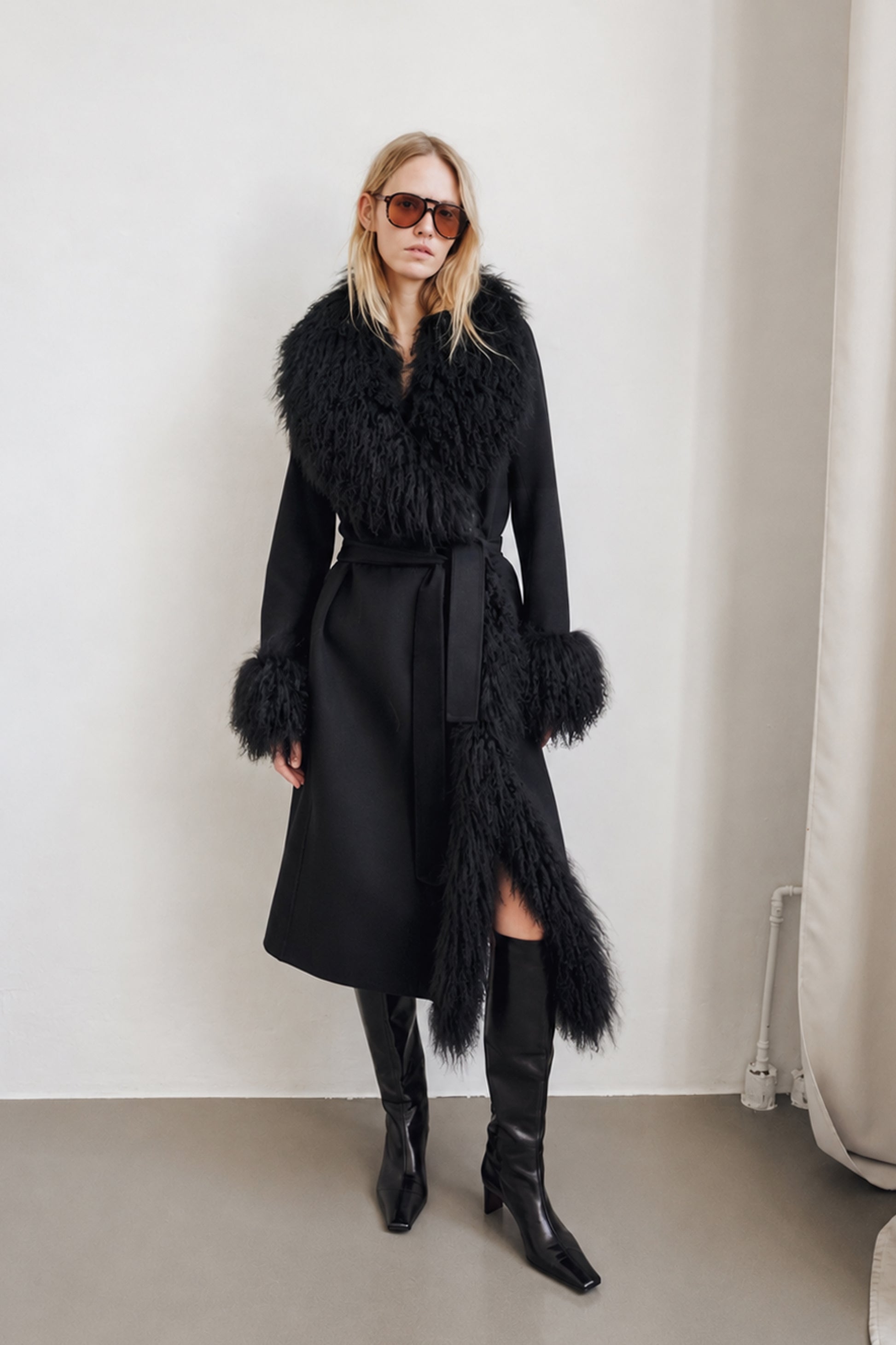 Mantel Piccadilly in Schwarz Ladneri