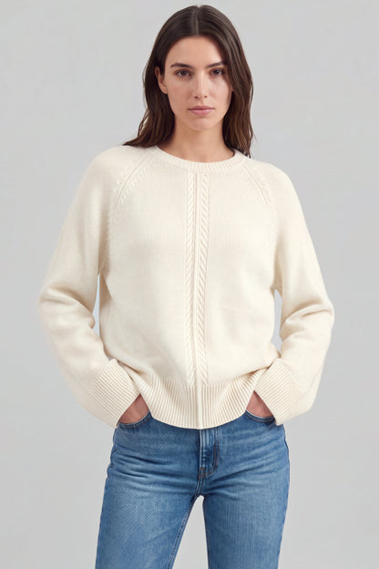 Pullover Alune in Ivory Ladneri – Model ist 1,78 m groß und trägt Gr. S