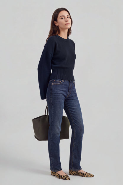 Pullover Fede in Midnight Ladneri – Model ist 1,78 m groß und trägt Gr. S