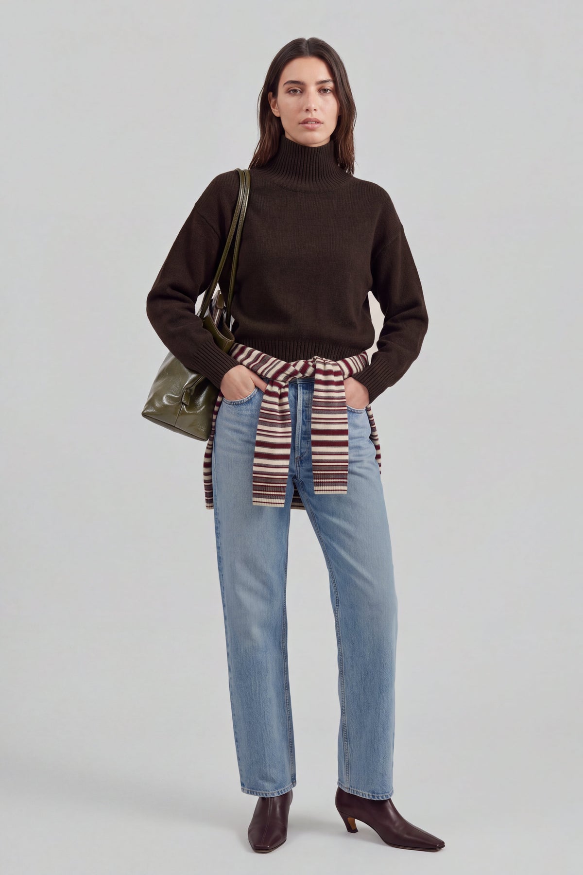 Pullover Jardin 2.0 in Cacao Noir Ladneri – Model ist 1,78 m groß und trägt Gr. S