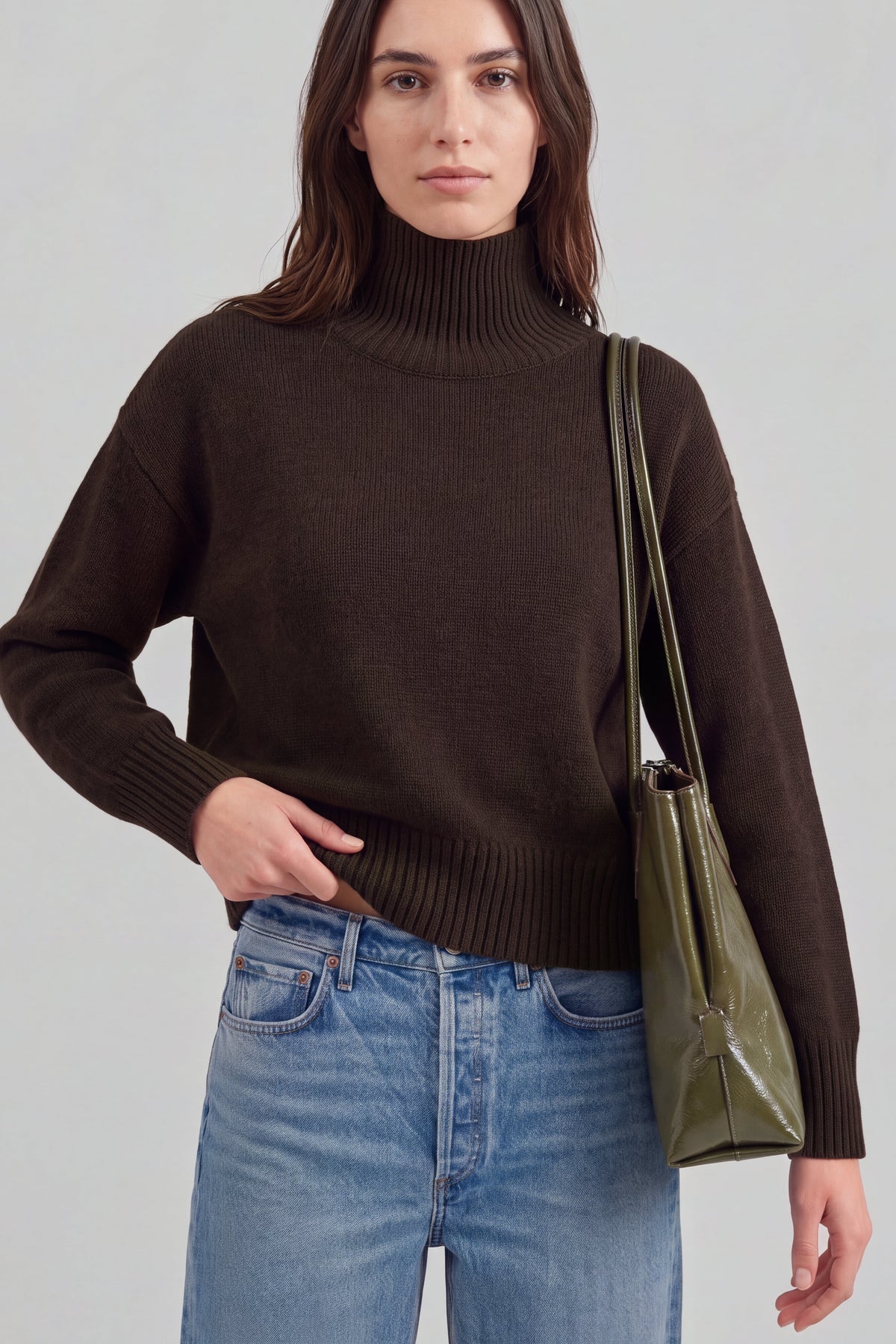 Pullover Jardin 2.0 in Cacao Noir Ladneri – Model ist 1,78 m groß und trägt Gr. S