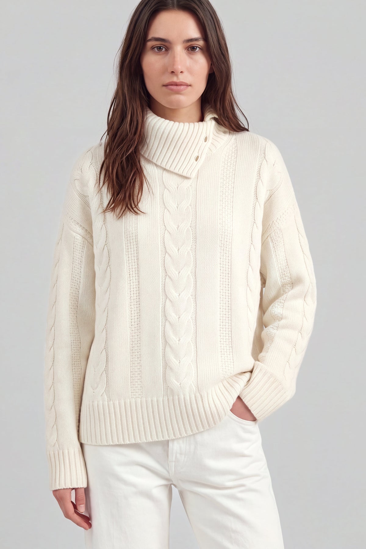 Pullover Nappa in Ivory Ladneri – Model ist 1,78 m groß und trägt Gr. S