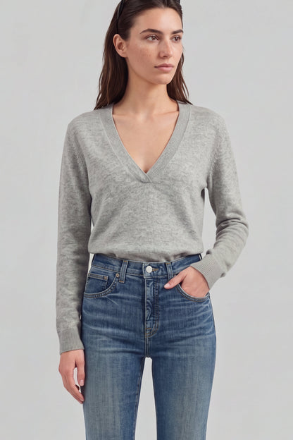 Pullover Pizzo in Hellgrau Ladneri – Model ist 1,78 m groß und trägt Gr. S