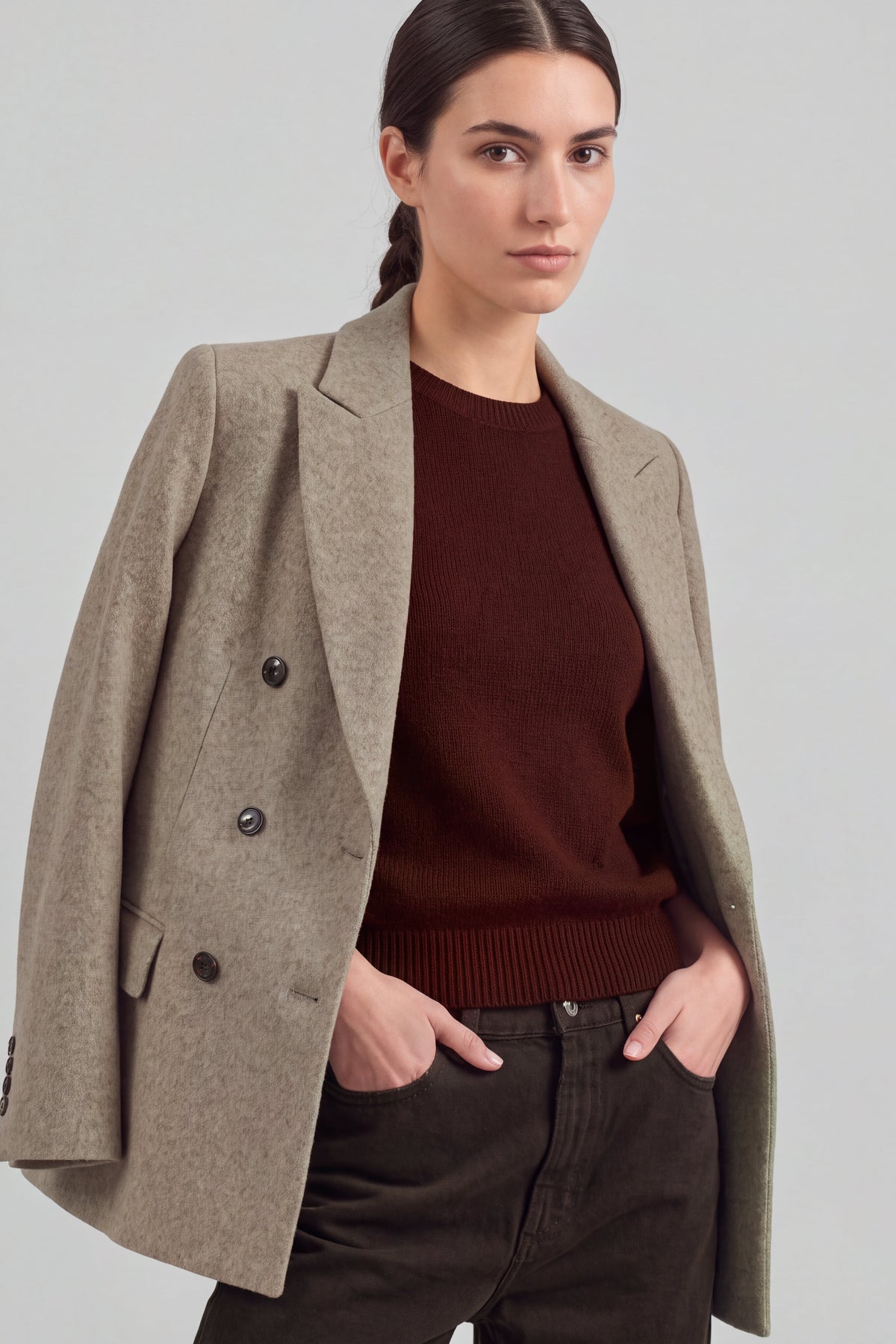 Pullover Poupette in Rouge Ladneri – Model ist 1,78 m groß und trägt Gr. S