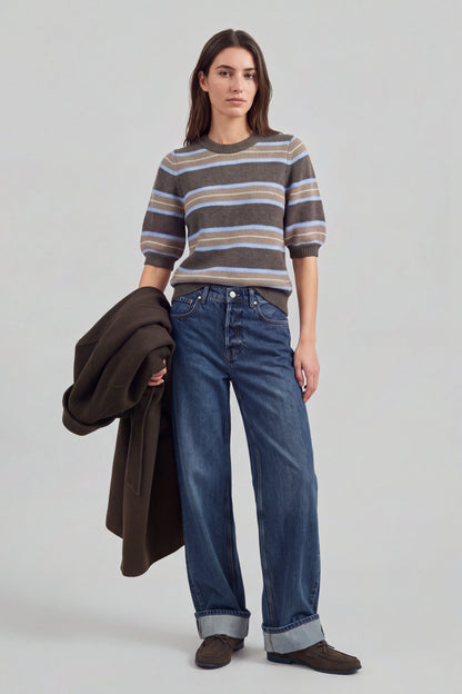 Pullover Poupette in Taupe Striped Ladneri – Model ist 1,78 m groß und trägt Gr. S